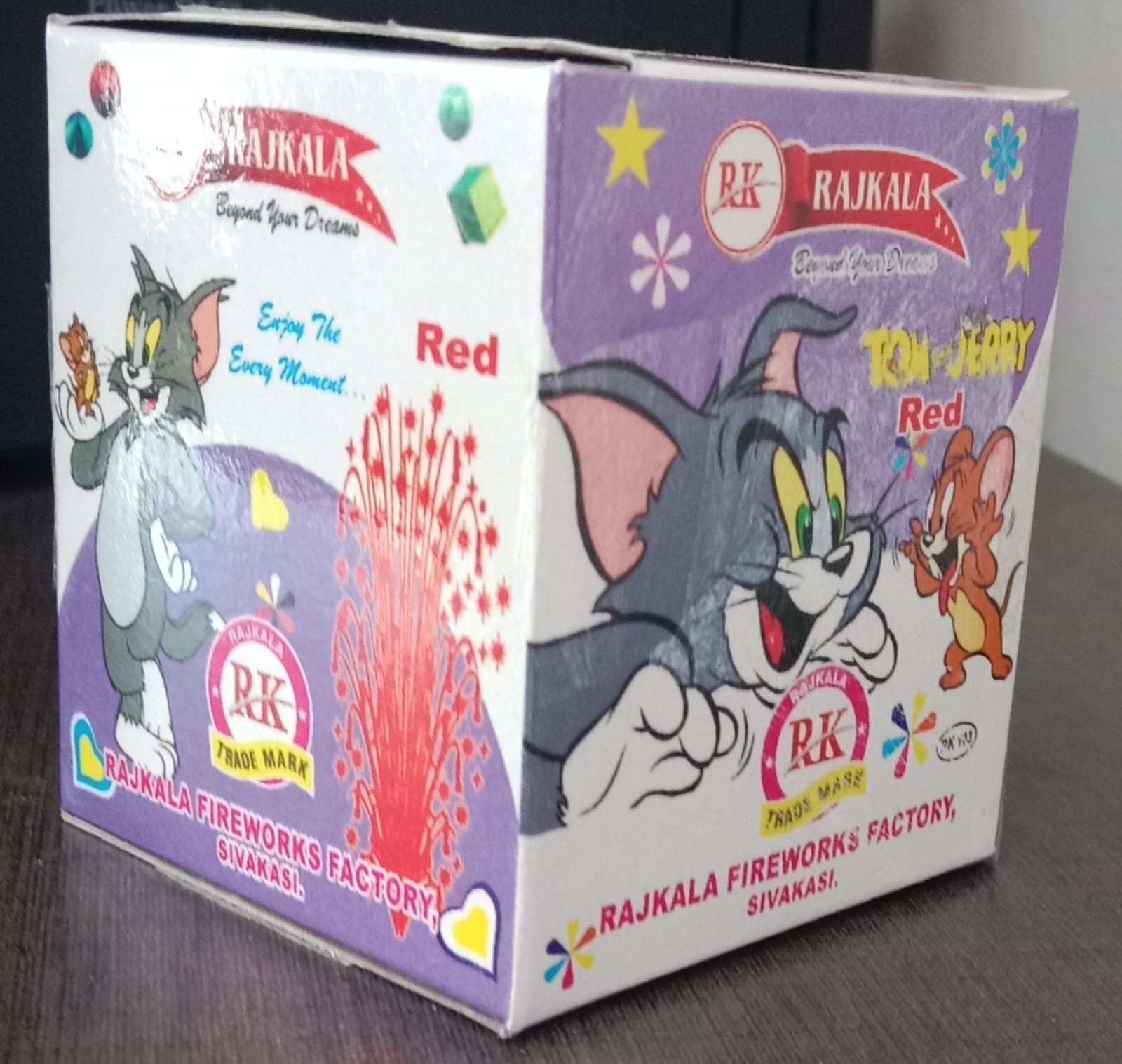 TOM & JERRY RED